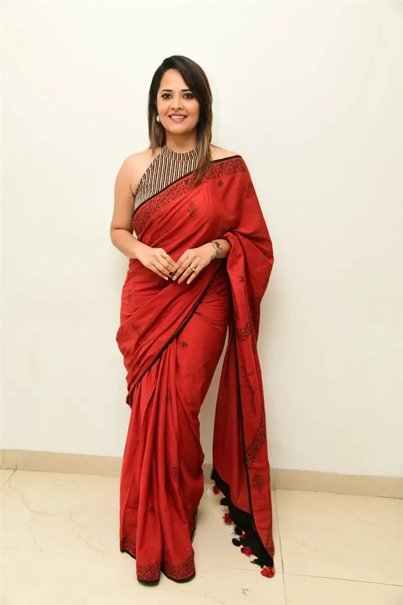 Anasuya Bharadwaj in Maroon Saree